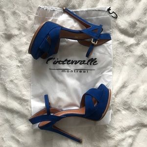 Intervalle platform royal blue heels